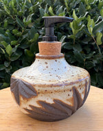 Load image into Gallery viewer, Fan Carved Soap Dispenser

